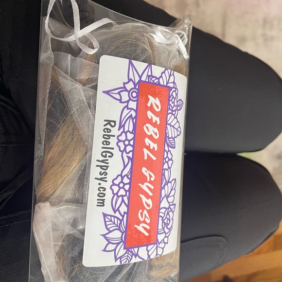 Wig - Picture 5 of 6